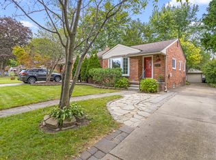 28114 Elmira St, Livonia, MI 48150