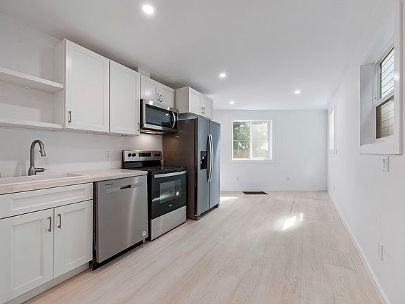 3rd image of 1015 47th St #C