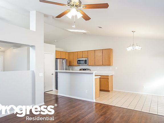 4th image of 424 W Azure Ave