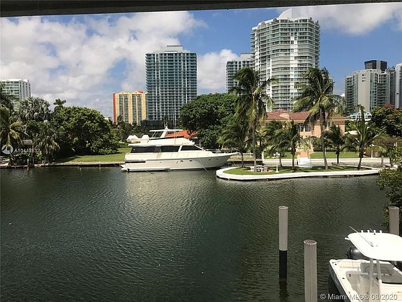 3rd image of 303 Poinciana Dr #703