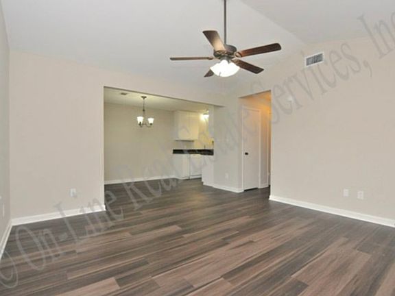 3rd image of 701 Balcones Dr APT 64