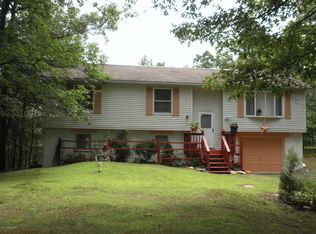 84 Chipmunk Rd, Bushkill, PA 18324