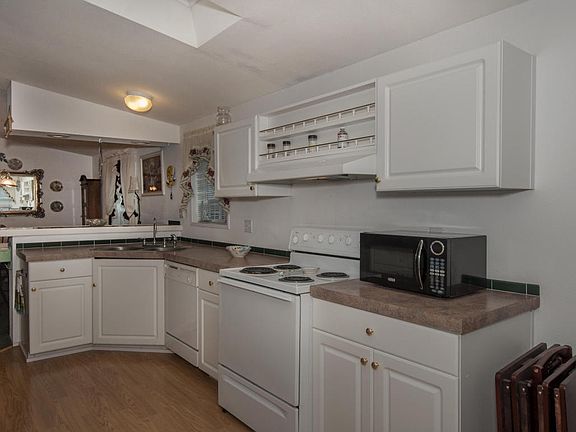 3rd image of 305 SE Port Ave