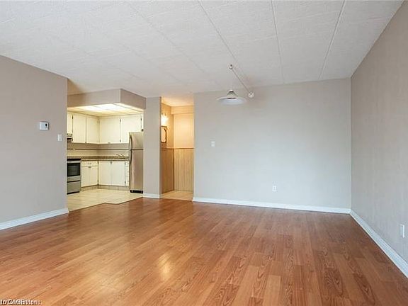 5th image of 71 Vanier Dr #211