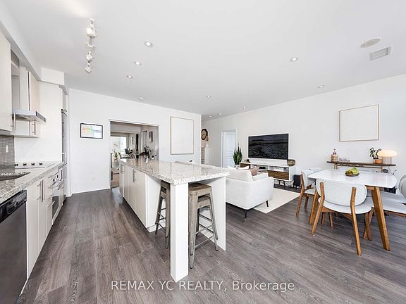4th image of 352 Front St W #Penthouse 09