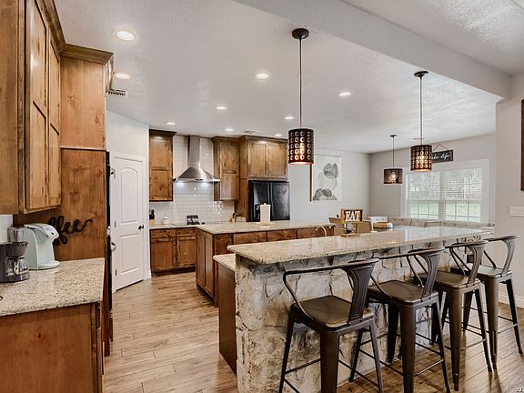 4th image of 748 CANYON OAKS DR