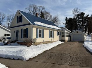 712 W Walnut St, Hastings, MI 49058