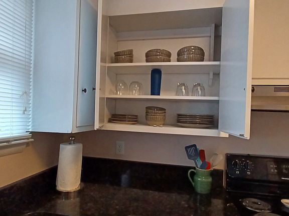 2nd image of 402 13th St NE APT A