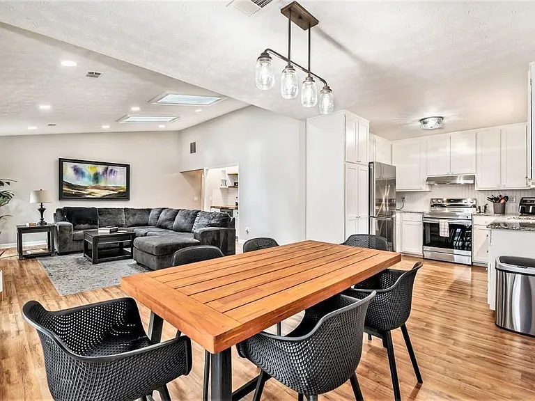 1118 Capital Club Cir NE — Photo 10