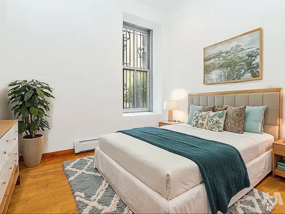 2nd image of 118 Ridge St #B