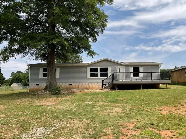 981 Dogwood Ln, Townville, SC 29689