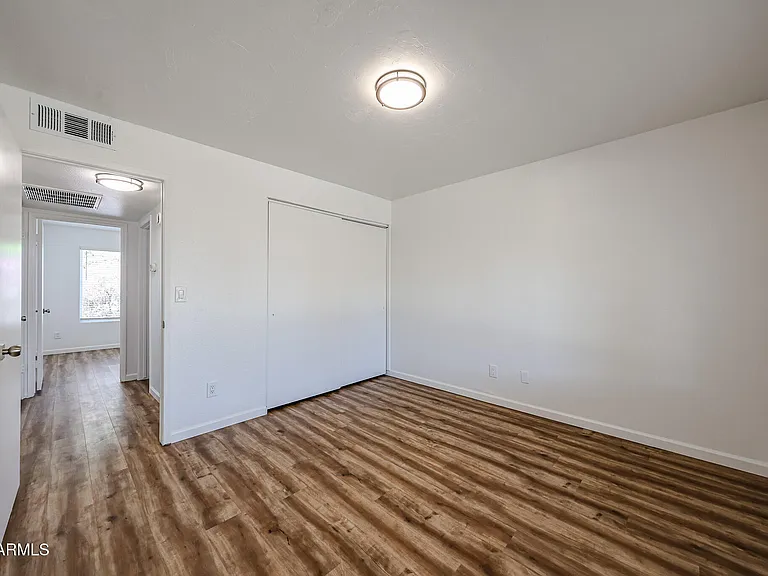 2602 E Charleston Ave — Photo 11