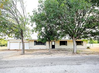 171 Reaves Rd, Bowie, TX 76230