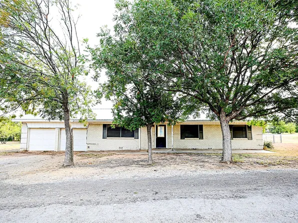 171 Reaves Rd, Bowie, TX 76230