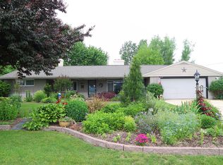 5240 Board Rd, Mount Wolf, PA 17347