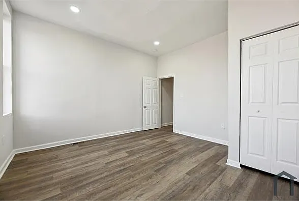 2141 W Fayette St — Photo 18