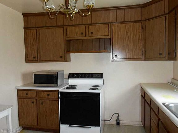 5th image of 743 Dresden Dr