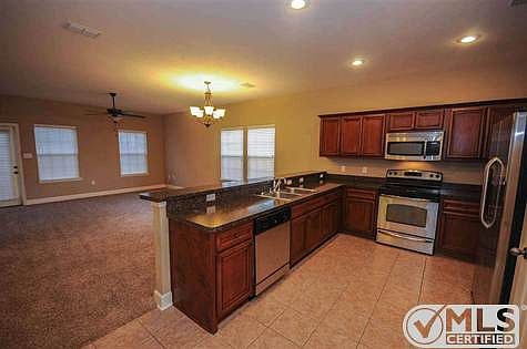 4th image of 798 Brooke Manor Dr