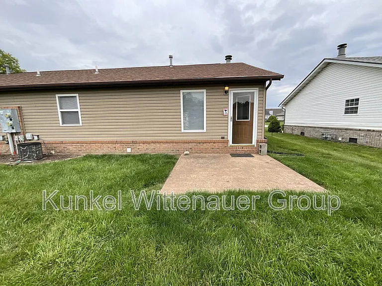 932 Evan Dr — Photo 2