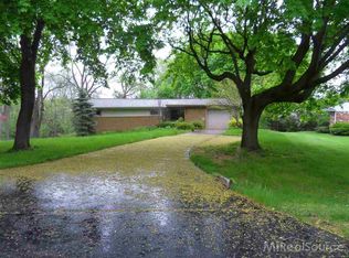 447 Rochdale Dr S, Rochester Hills, MI 48309