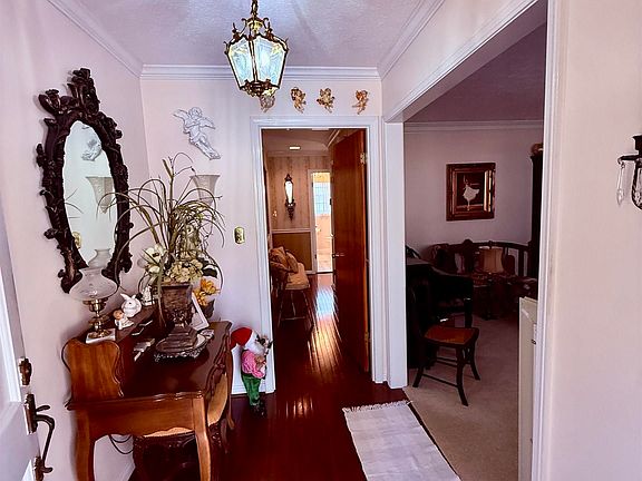 2nd image of 132 Sunnydale Rd