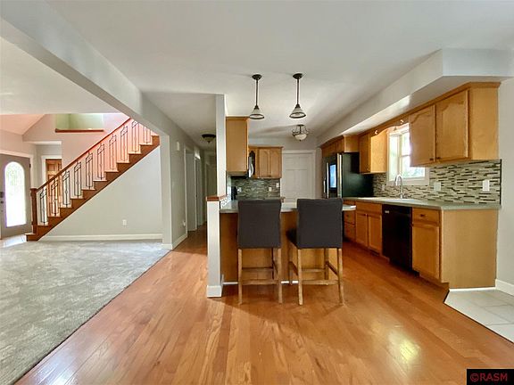 5th image of 423 W College Ave