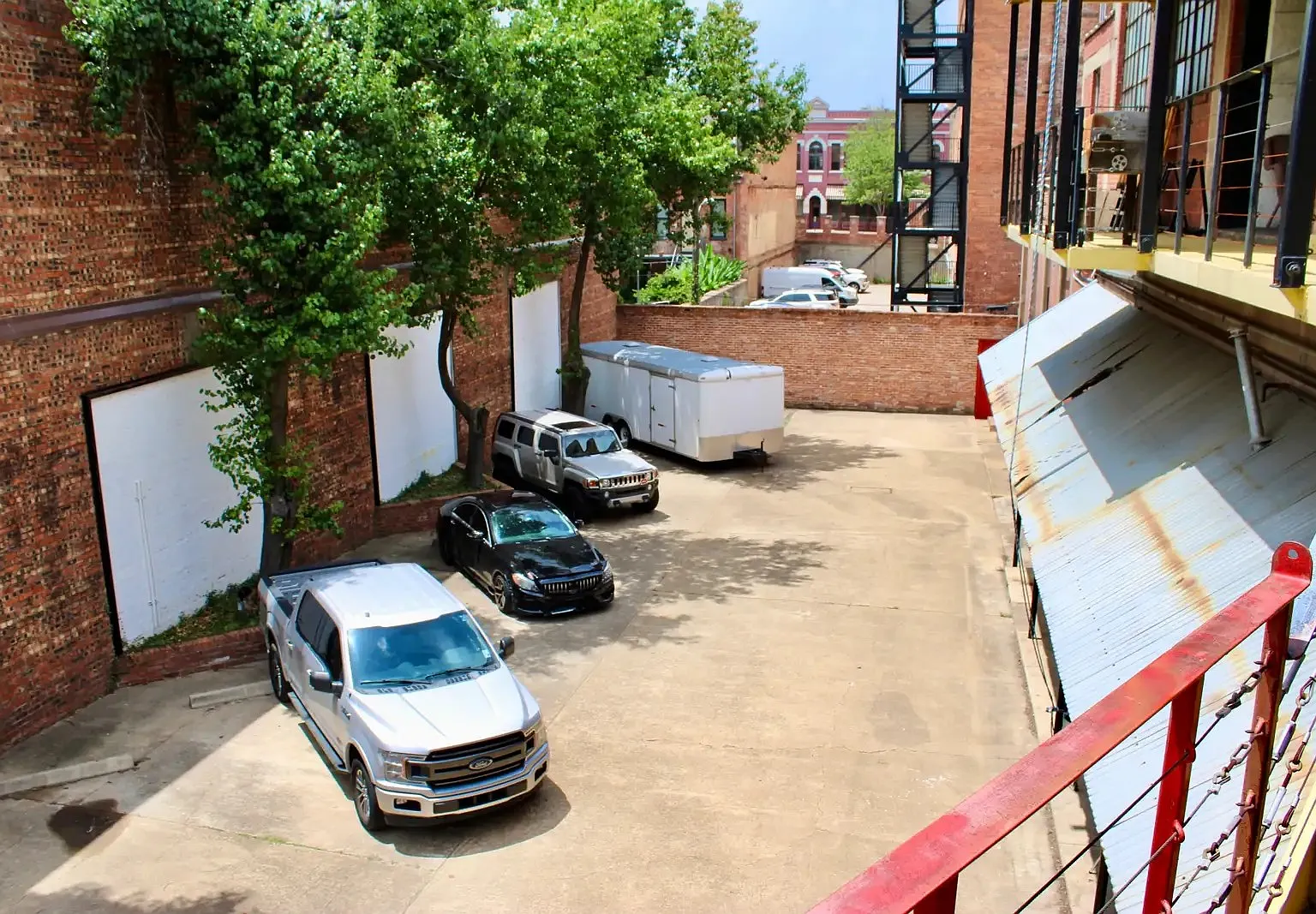 Studio, 932 sqft, $1,400 — Photo 2