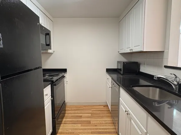 1933 Commonwealth Ave APT 410, Brighton, MA 02135