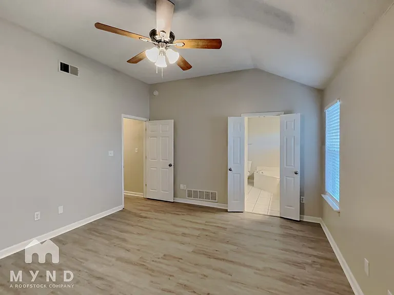 8313 Regal Bend Dr — Photo 15