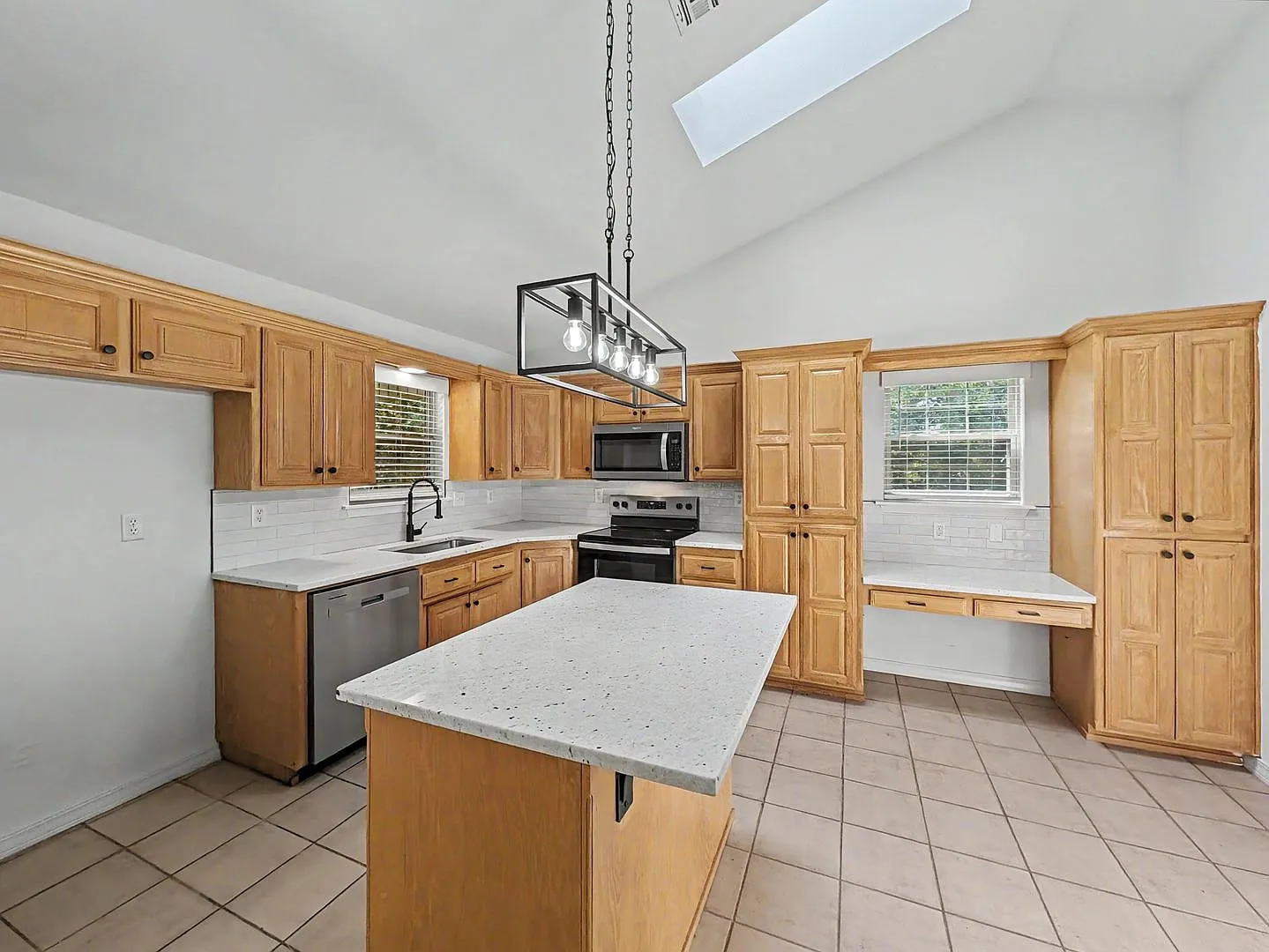 Updated 3BR Bella Vista Gem Near Metfield & Trails Bentonville Schools! — Photo 2