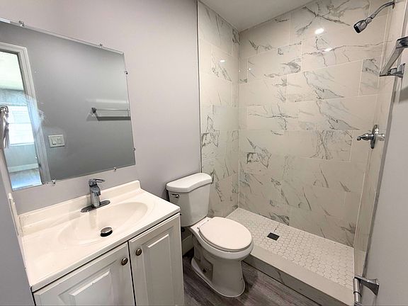 5th image of 225 Iowa Ave #4B