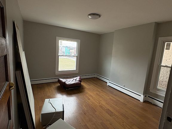 5th image of 4740 Friendship Ave #2