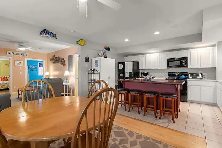 6 Ashworth Ave #1 — Photo 9