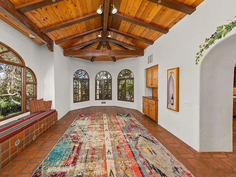5443 Calzada Del Bosque — Photo 29