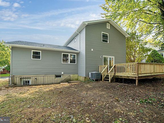 3rd image of 453 Century Vista Dr