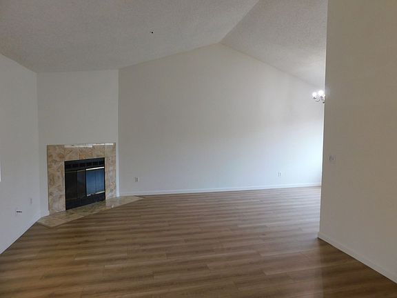 3rd image of 13882 Cherry St
