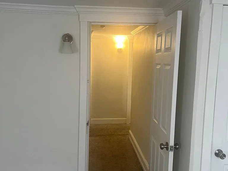 811 E Chestnut St — Photo 13