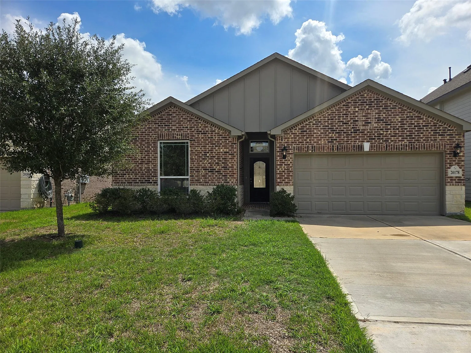 3 bed, 2.0 bath, 1750 sqft, $2,400 — Photo 1
