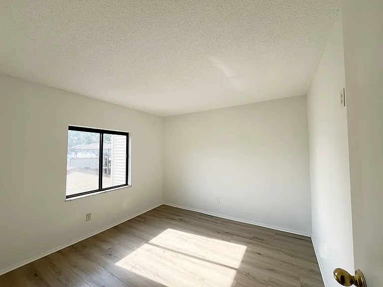 1412 Bairstow Ct — Photo 18