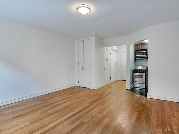 2nd image of 241 E 46th St APT 3A
