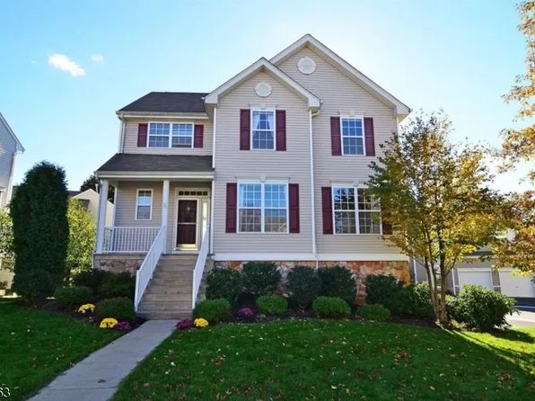 37 Winding Hill Dr