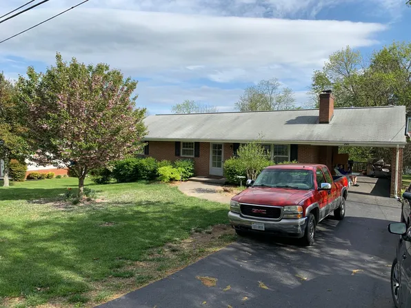 243 Camelia Dr, Daleville, VA 24083