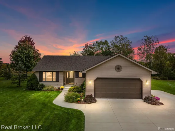 8074 Flintlock Rd, Mount Morris, MI 48458