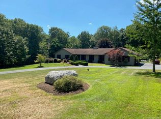 40 Deer Path Ct, Bloomingburg, NY 12721