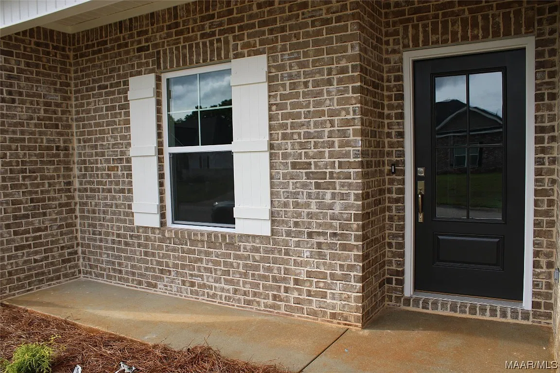 4 bed, 2300 sqft, $2,000 — Photo 3