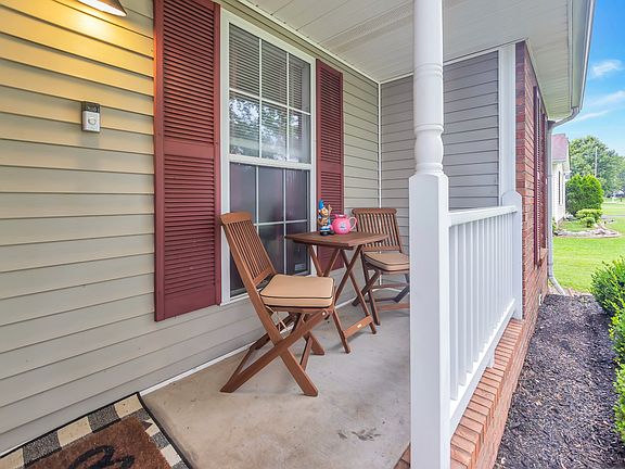 4th image of 580 Cory Dr