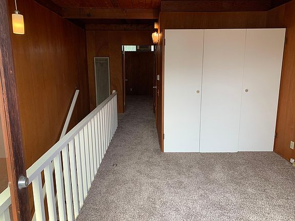 3rd image of 1850 Pandora Ave