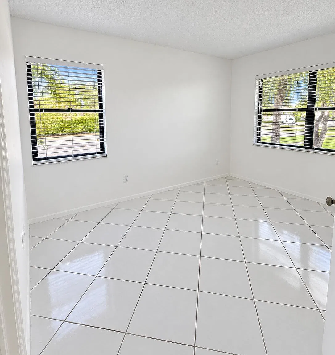 2 bed, 2.0 bath, 988 sqft, $2,250 — Photo 3