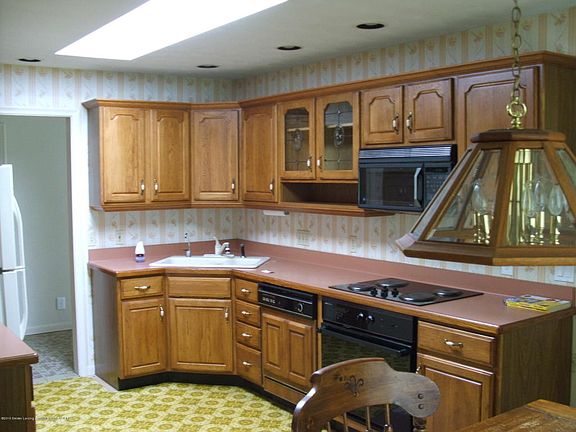 5th image of 15069 Yorkleigh Dr