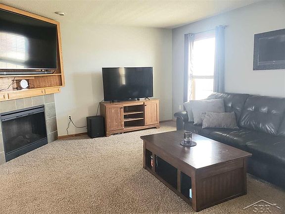 5th image of 10094 Dove Dr